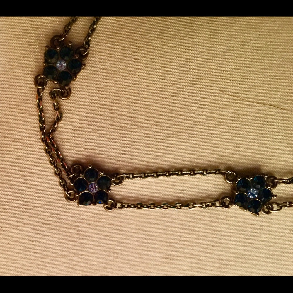 Blue flower choker necklace - Picture 3 of 4